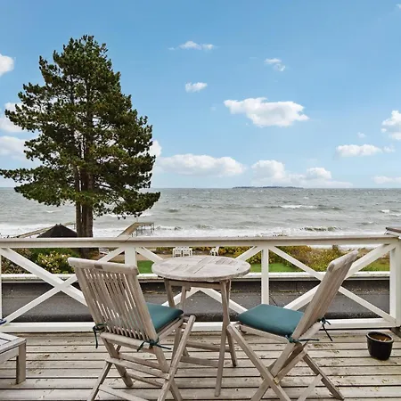 Awesome In With House Sea View